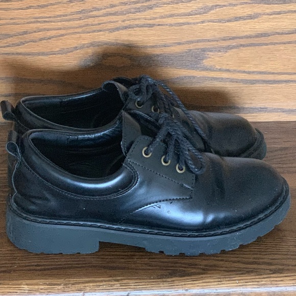 Student Aesthetics Black Leather Shoe - Picture 1 of 4